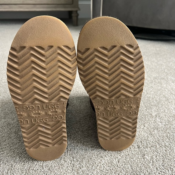 UGG dark brown classic short II suede boots - Picture 4 of 6